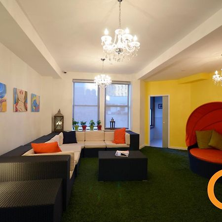 Q4 Hotel And Hostel Ню Йорк Екстериор снимка