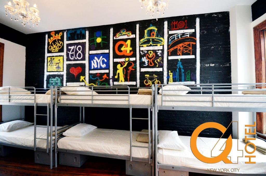 Q4 Hotel And Hostel Ню Йорк Екстериор снимка